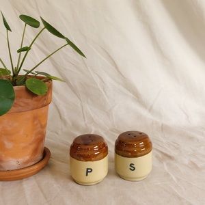 Stoneware classic salt and pepper shakers